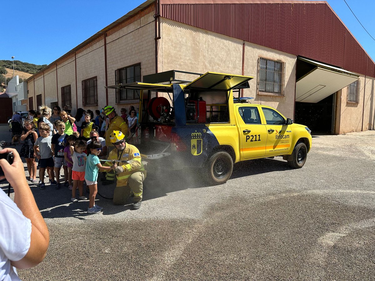 Plan_INFOCAM's tweet photo. Enmarcado en la semana cultural de Horcajo de los Montes, en #CiudadReal,  @Plan_INFOCAM de @gobjccm ha realizado una jornada de sensibilización y demostración en #IIFFF con la participación de #BBFF y #AAMM para menores y vecinos. https://t.co/LnTwiHV6MJ