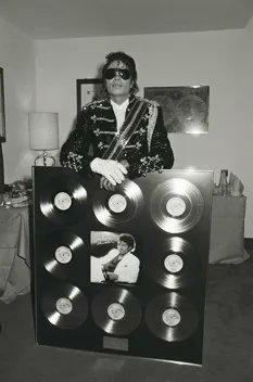 andjustice4some's tweet photo. Ain't nobody whitewashing the Thriller era.  And if you try, then you truly don't understand its musical and cultural importance or impact.  Just sayin'. https://t.co/4hNICWTcxo