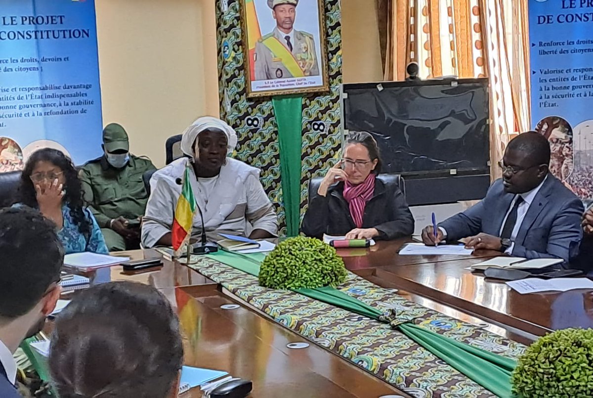 arsene_assande's tweet photo. Fructueux échanges entre Mme la Ministre de la Promotion de la Femme, Enfant et Famille avec les membres du Groupe de Dialogue Autonomisation des Femmes-GDAF dont @onufemmesmali assure le Secretariat. Beaucoup d'initiatives en perspective pour l'autonomisation des femmes au Mali https://t.co/QFw7XawMuh