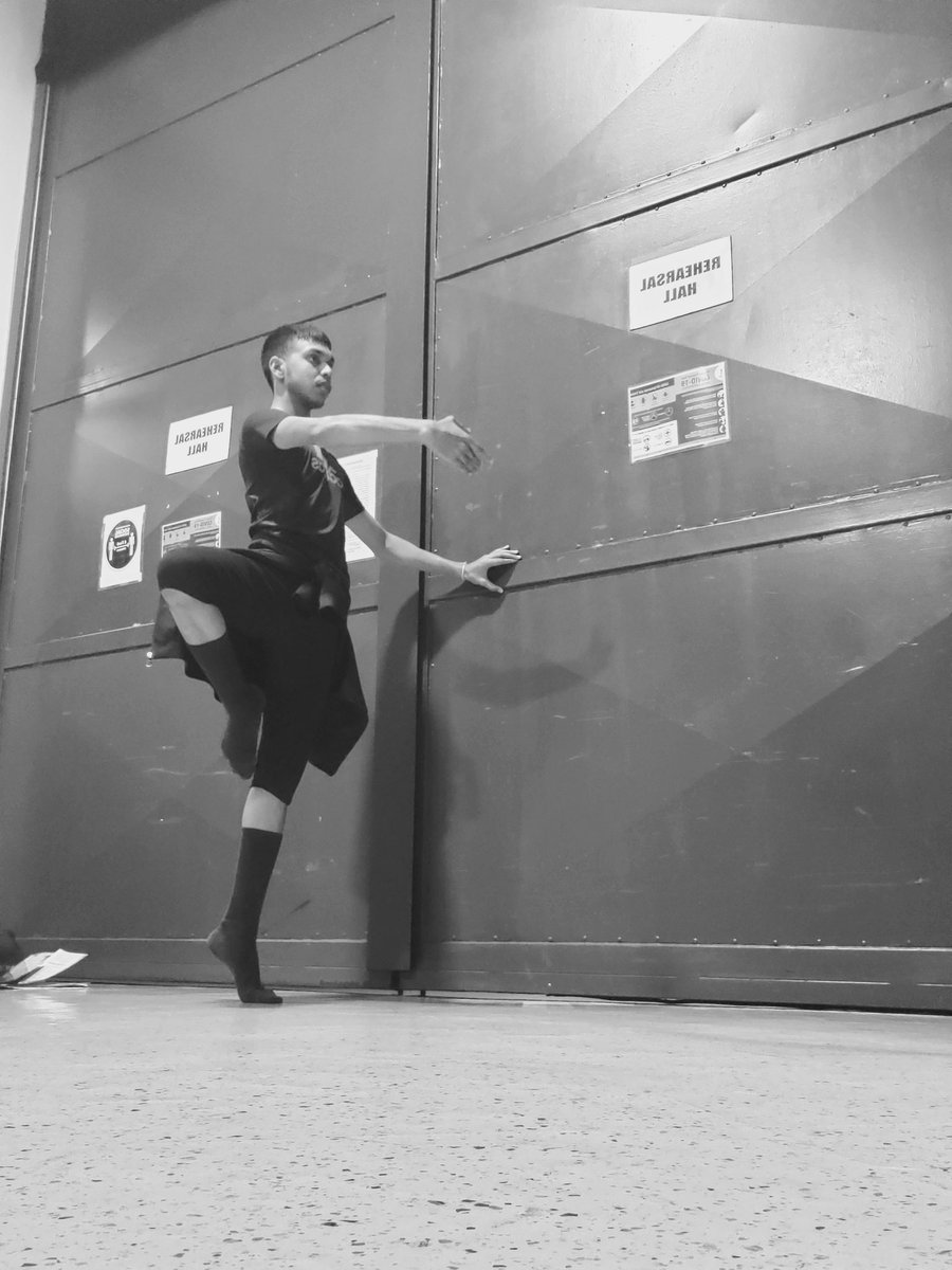 zidane_____'s tweet photo. Queen's Hall we're warming up and all set for tonight and tomorrow!!!!
#IWasWalking https://t.co/eKLW7uxXEC