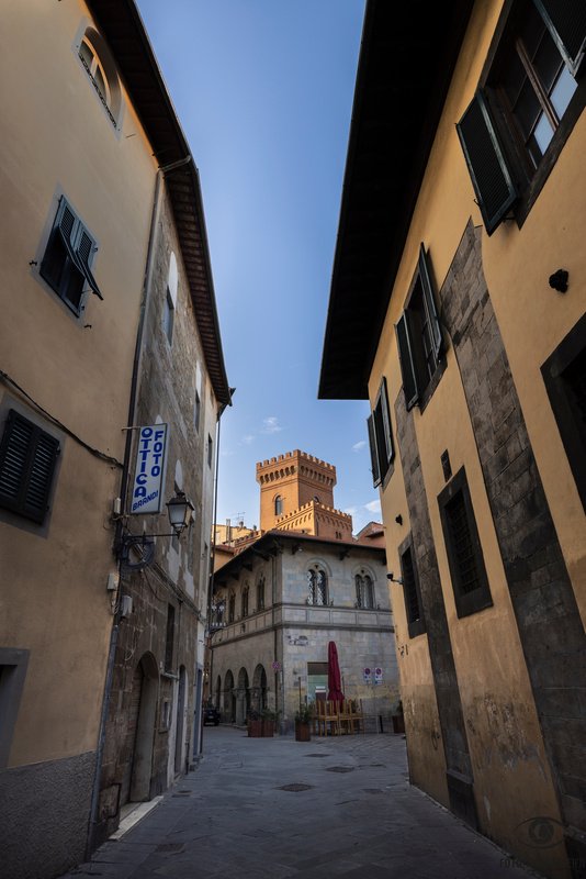 Frühmorgens .... irgendwo in Pisa.

#fotografierereien #photography #haraldbader #italien #italy #italia #toskana #tuscany #pisa #sonnenaufgangsstimmung #sunrise #alley