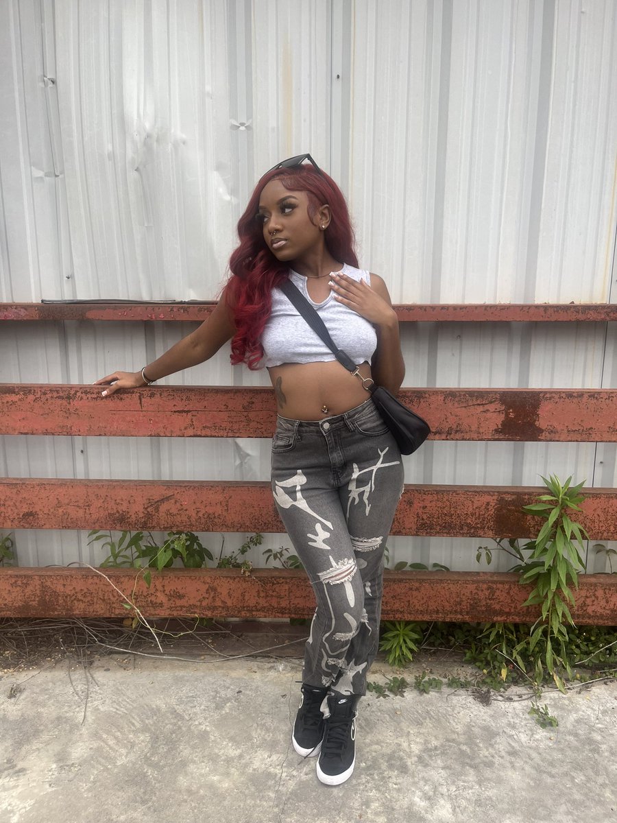 #WhosWhoOfJSU 
- Amari (uh-mar-ee) ☮️
- Thee Live ‘25 
- Minden, La 
- Elementary Ed (K-3) 📚
- Insatiable Modeling Squad Project Director 🏴‍☠️
- Student Education Assoc.
- Blue S.T.R.E.A.K Mentor 
- Girls Coalition 🦋
- mua: @BeatsbyAmari 💋
- IG: @theerealmarik