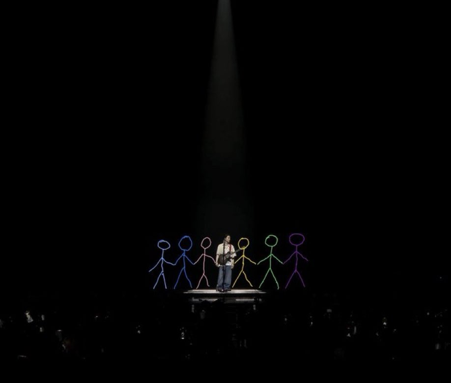 nochuxmochijk's tweet photo. Algún día volverán a estar todos juntos, yo los esperare 💜 https://t.co/EkuVis0jn9