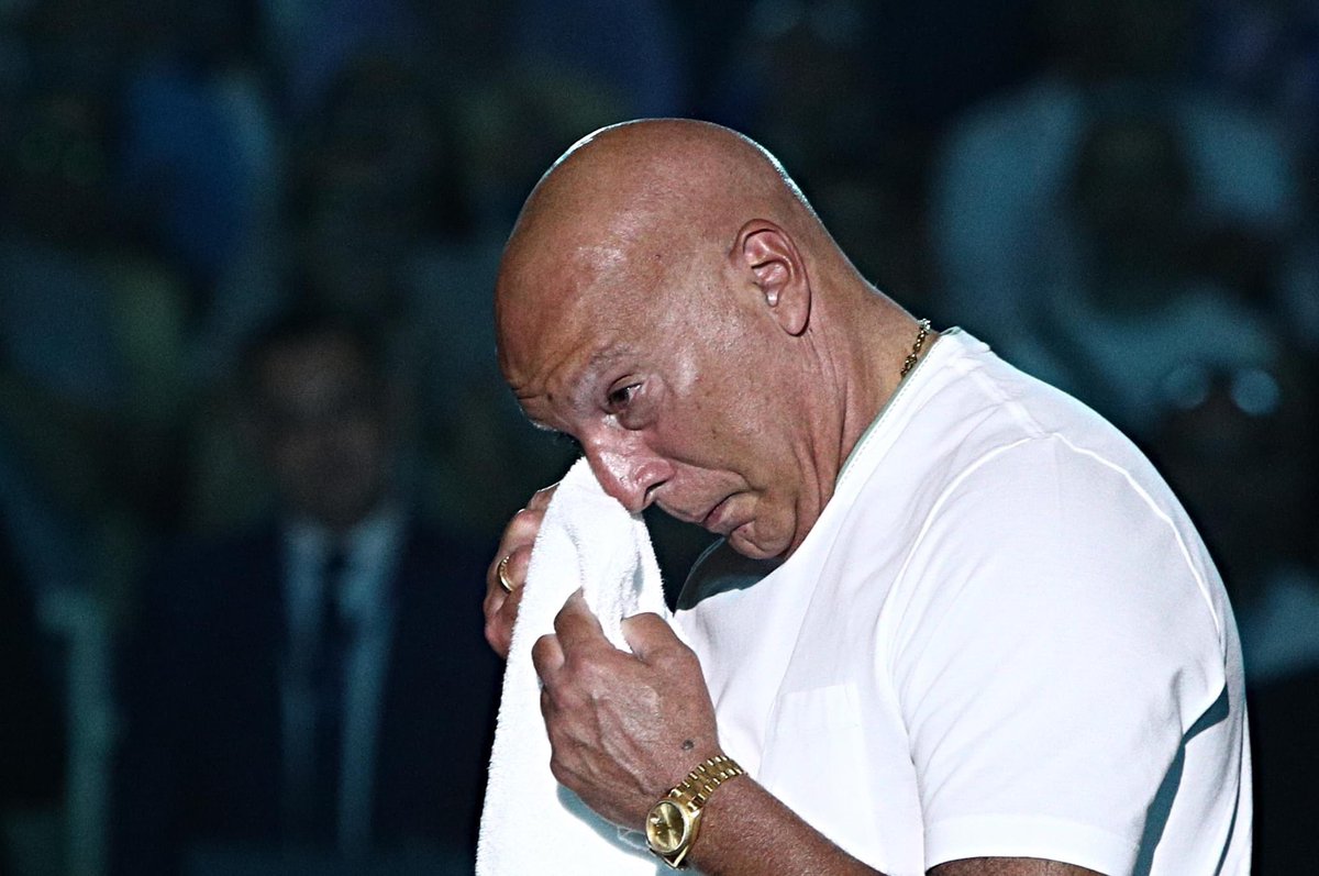 Ο Γκάλης έχει μπει στα 67 κι εμείς ακόμα τον φανταζόμαστε να στέκεται στον αέρα και να χορεύει, να θυμόμαστε τα παιδικά μας χρόνια και να ταξιδεύουμε. Η ΕΟΚ αποκατέστησε ένα λάθος δεκαετιών κ το επόμενο καλοκαίρι πρέπει να γίνει το ίδιο με τον Γιαννάκη