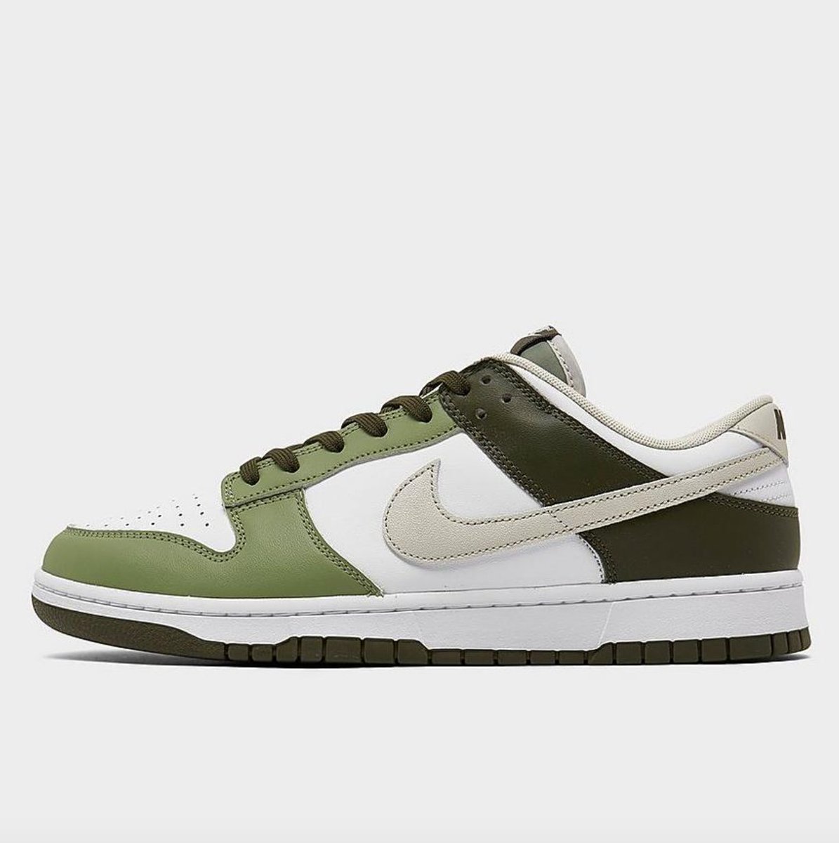SNKR_TWITR tweet media