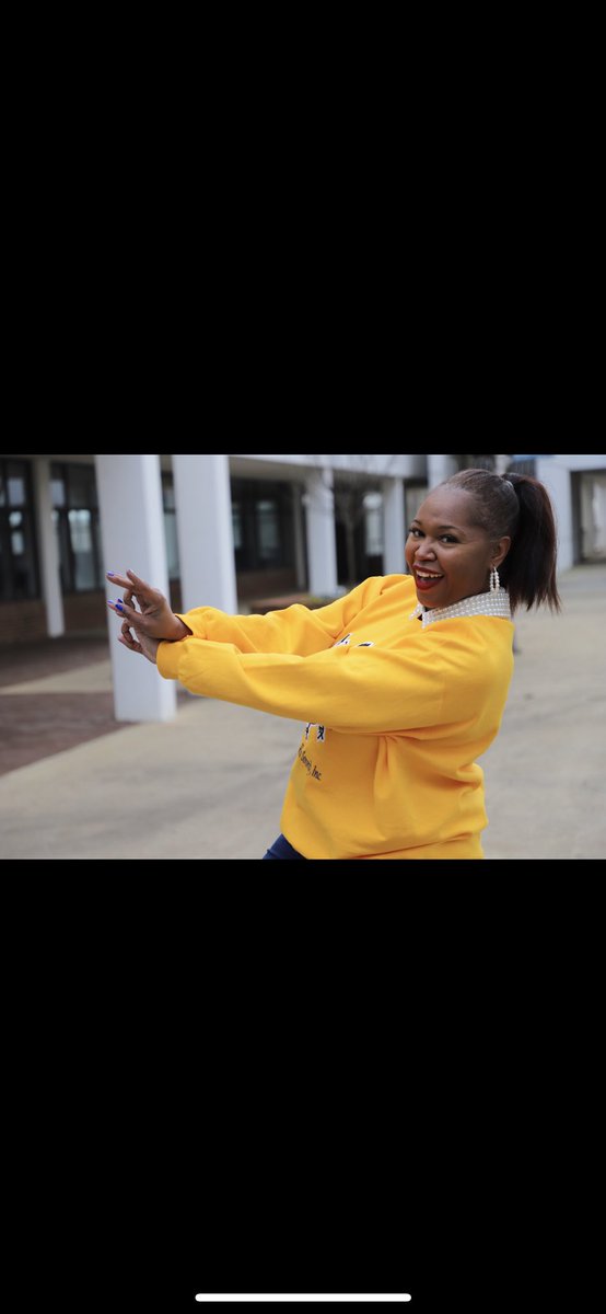 SGRho's tweet image. This week’s #FashionistaFriday is Soror 
Veronica Franklin.
 
@bklyn_rhoyalty_msdesign is a part of the Eta Sigma Sigma Alumnae Chapter in Greenville, South Carolina.
 
Thank you Soror for representing us always 💙💛🐩
 
#SigmaGammaRho #Greater #FashionistaFriday