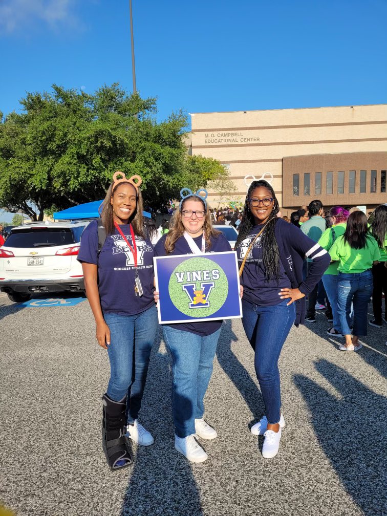 BrandyGonzale's tweet photo. Convocation 2023 #myaldine #myvines #Primary_AISD https://t.co/vL6wGBdDjt