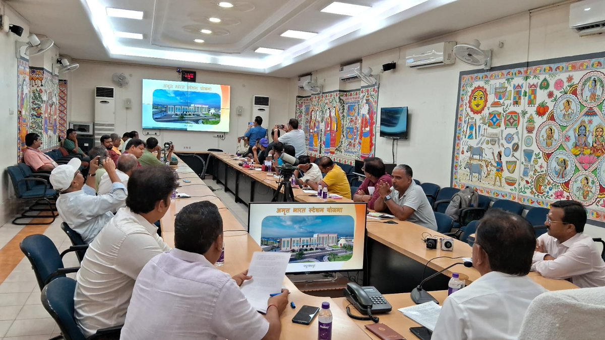 माननीय् प्रधानमंत्री श्री नरेन्द्र मोदी जी द्वारा दिनांक 06 अगस्त, 2023 को "अमृत भारत स्टेशन योजना" के तहत दानापुर मंडल के 13 स्टेशनों एवं पुरे भारतीय रेल के 508 स्टेशन के पुनर्विकास कार्यों का शिलान्यास किया जाएगा ।