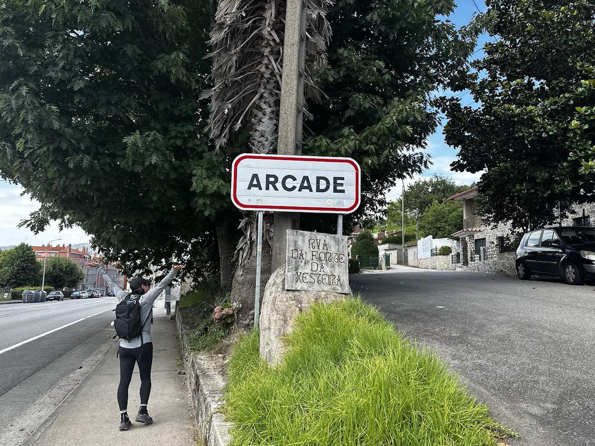 fullerseminary's tweet photo. The Camino de Santiago || Day 3 pictures documenting the second day of walking from O Porriño to Arcade. It turned out to be shockingly longer than expected and very wet🌧️The rain in Spain falls mainly on… the heads of pilgrims en route to their next stop!

#CaminodeSantiago https://t.co/Vs6R7bKrFG