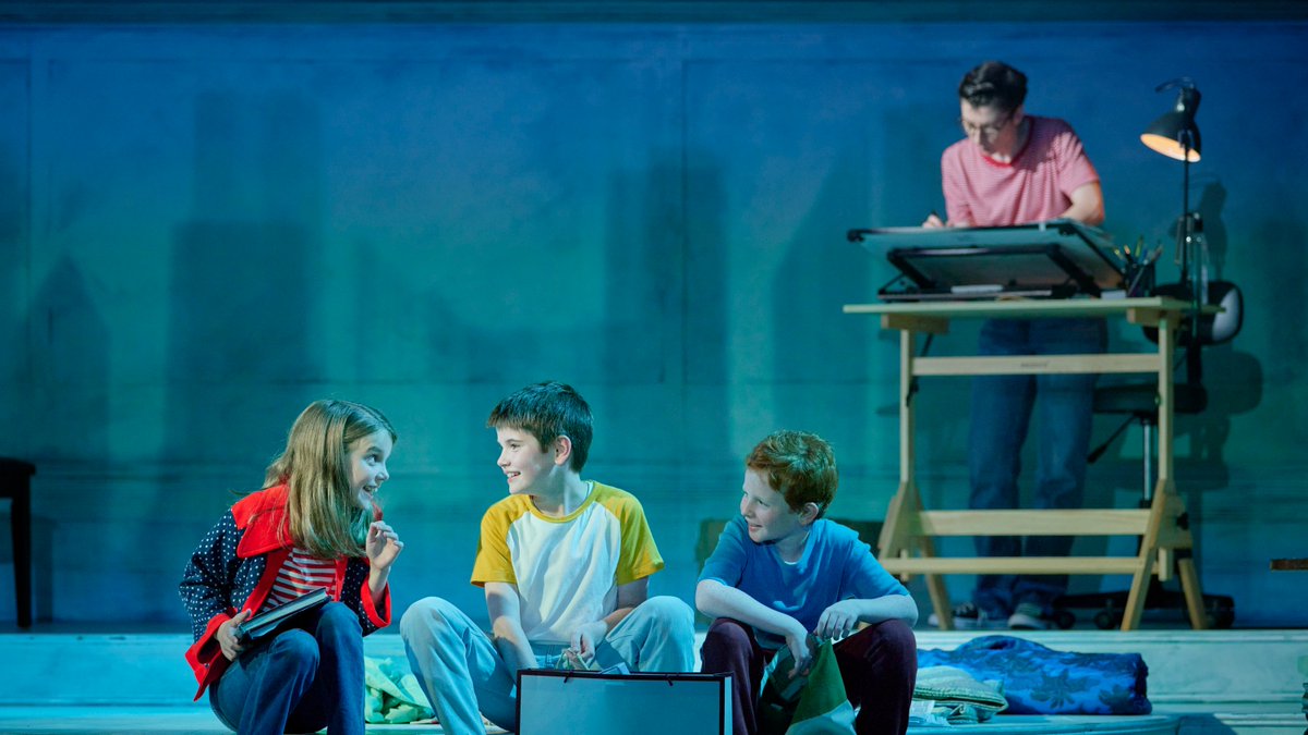 GateTheatreDub's tweet image. Siblings! Always up to something....❤

See FUN HOME the Musical at the Gate Theatre until Friday, 1st September.
Tickets from €25: gatetheatre.ie/production/fun…

Photography by Ros Kavanagh
#FunHomeMusical #AlisonBechdel #FunHome