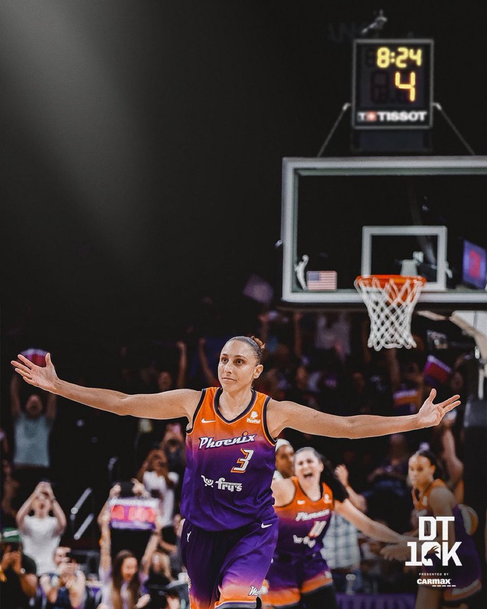 La foto de las fotos.

Diana Taurasi, apodada la “White Mamba” por Kobe Bryant, anotó su punto número 10.000 con el reloj marcando 𝟖:𝟐𝟒.

Pelos de punta.