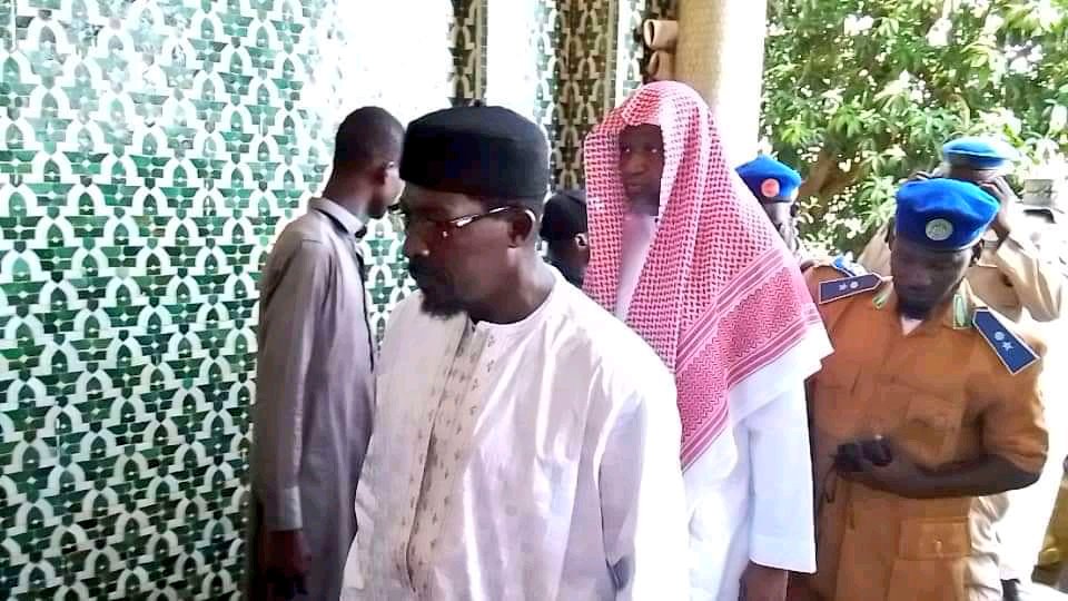 MounkailaSani1's tweet photo. #Niger 🇳🇪
A l'appel de plusieurs associations islamiques,des milliers de fidèles ont assistés à la prière collective et d'invocation afin que Dieu ramène la paix et la quiétude au Niger. https://t.co/VYbU1zy2Zr