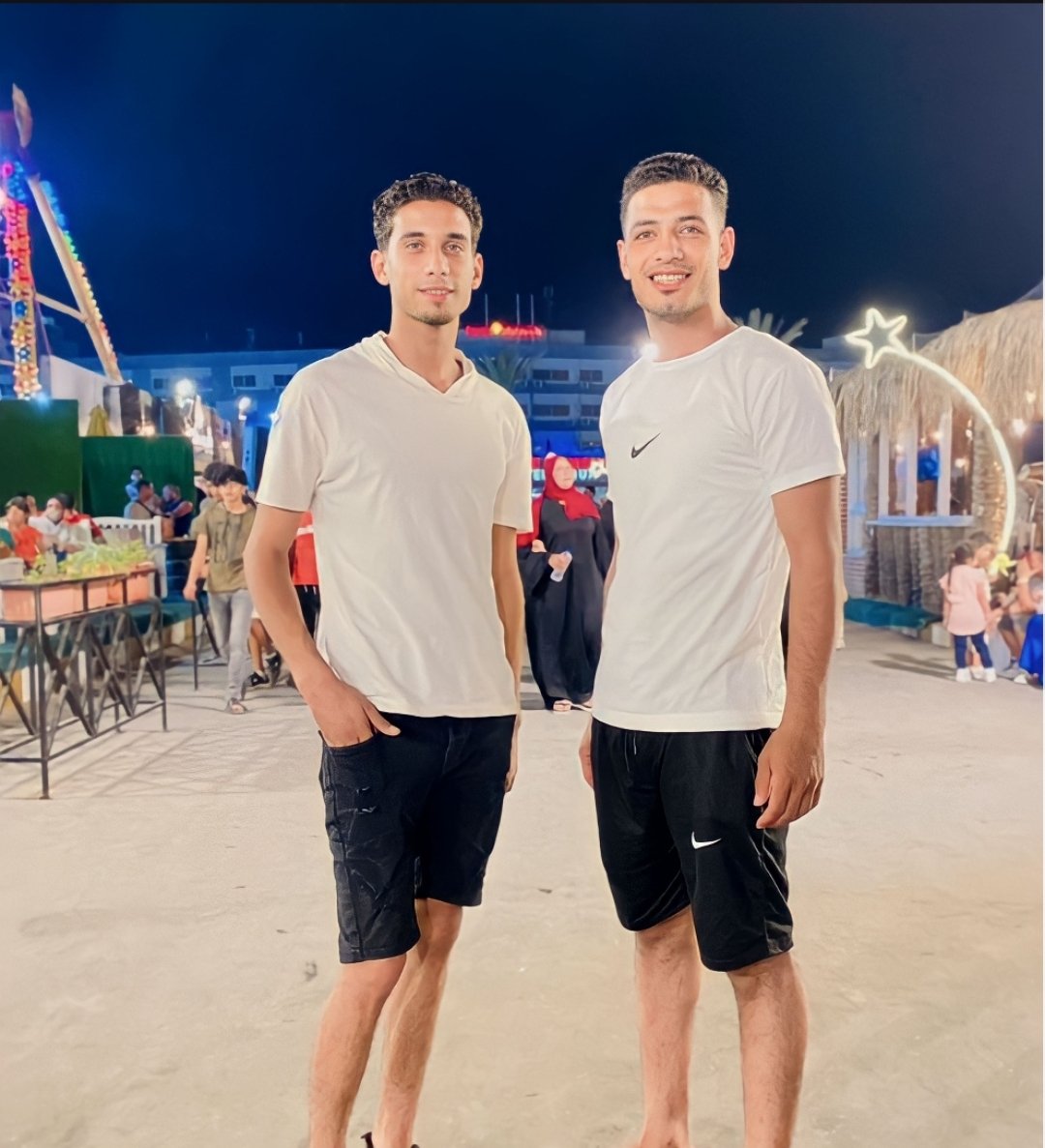 من بين كل الأصدقاء هناك صديقًا واحد يشبهُ البحر ، تزورهُ كلمّا ضاق صدرك .