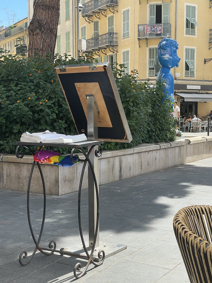 Patourose's tweet photo. Resto gay friendly (mais pas tout le temps) https://t.co/sHlqtXDLkN