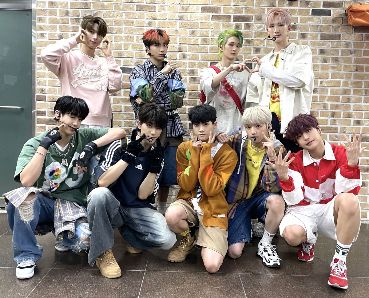 xikers_official's tweet photo. [👀] 230804 #뮤직뱅크

오늘도 신나는 Do or Die 무대 보여준😝
우리 쌐둥이들 장해요 기특해요 멋져요 🫳🏻🫳🏻

#Hi_kers👋 #xikers #싸이커스 https://t.co/xaDZI7Zbz7