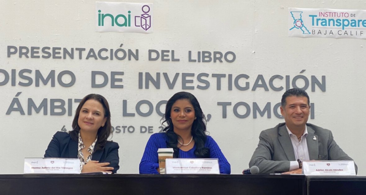 Un gusto estar en Tijuana con la alcaldesa del municipio, @Montserrat4T, así como mi colega @AdrianAlcala75 (enlace del INAI con la entidad), presentando la obra Periodismo de Investigación en el Ámbito Local, Tomo ||, coordinado por @Sandra_Romandia. #PeriodismoTijuana