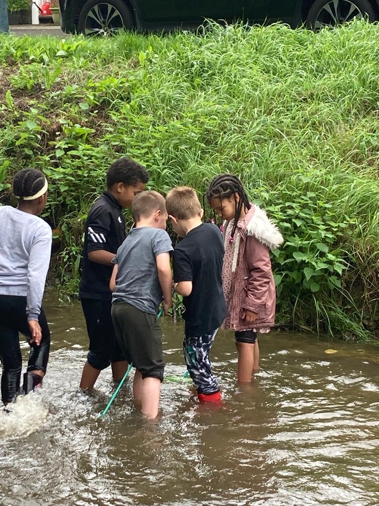 TrinityMboro's tweet image. What an amazing day. 31 of us have had a fantastic day with Swainby Church making bird feeders,  bug hotels,! We've paddled in the stream and had a walk to the old church and Tower. Thank you so much to Lorna and the team. Holy Cross Church, Swainby Whorlton Church, Swainby