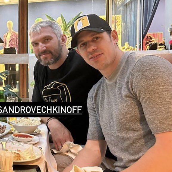 the sid hat stays On during lunch w ovi
