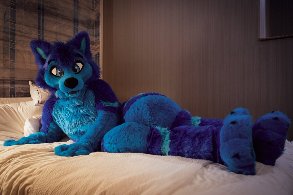 There's room for one more!!!

📸: <a href="/Epsole_The_Folf/">Ëpsølé 🇺🇸🇳🇴</a> 
#FursuitFriday