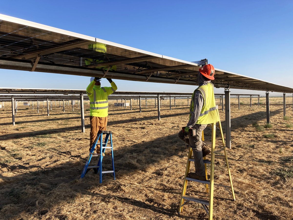 ampacity_llc's tweet image. Teams across the country are wrapping up another successful week of builds. Thank you, crews, for all your hard work! 

#BuildingBrightfields