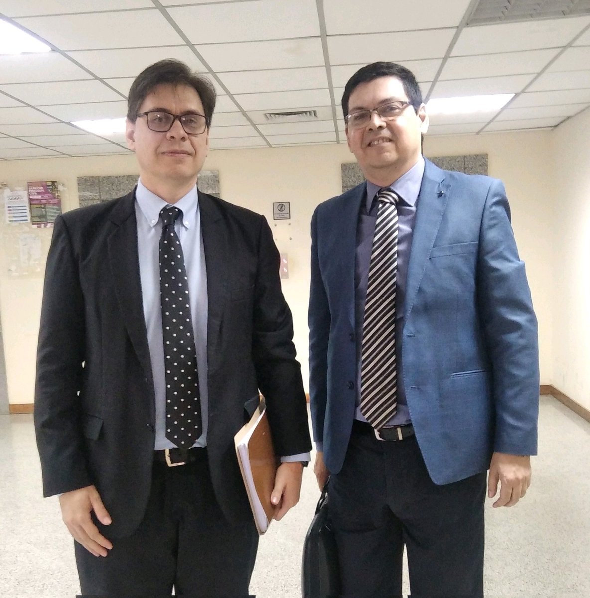 noticiosa_la's tweet image. La Mirada Judicial ⚖️

Caso Edilberto Rivarola

El abogado de la defensa de médico, Carlos Marecos explicó que los motivos de la recusación contra el tribunal son la parcialidad, el trato preferencial en la entrada y salida de la senadora.

Leé la nota📖⚖️ miradanews.blogspot.com/2023/08/caso-e…