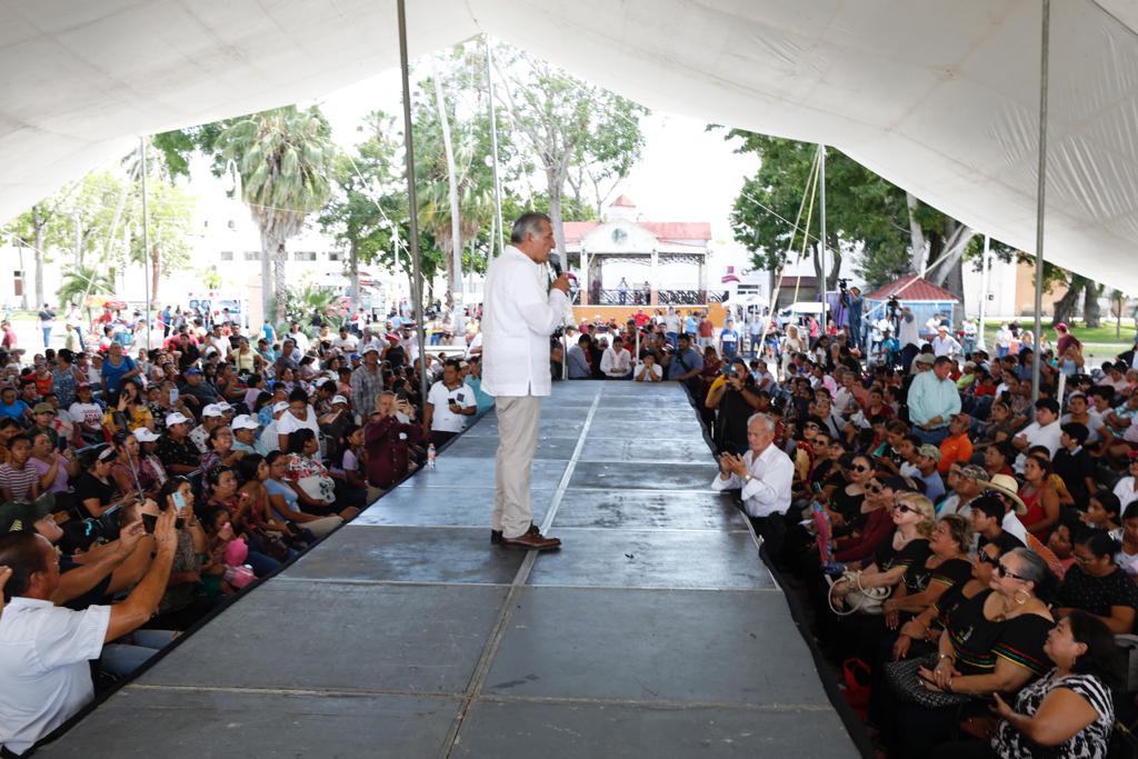 adan_augusto's tweet photo. Palabra cumplida. Hoy regresamos a Quintana Roo, para continuar construyendo la Cuarta Transformación, en este estado hermoso que requiere un desarrollo sostenible, inclusivo y justo.

Agradezco a las compañeras y compañeros de Chetumal, que nos entregan su tiempo, que nos comparten sus sueños y que nos transmiten su esperanza.