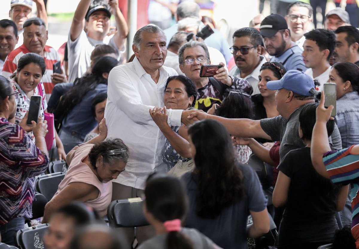 adan_augusto's tweet photo. Palabra cumplida. Hoy regresamos a Quintana Roo, para continuar construyendo la Cuarta Transformación, en este estado hermoso que requiere un desarrollo sostenible, inclusivo y justo.

Agradezco a las compañeras y compañeros de Chetumal, que nos entregan su tiempo, que nos comparten sus sueños y que nos transmiten su esperanza.