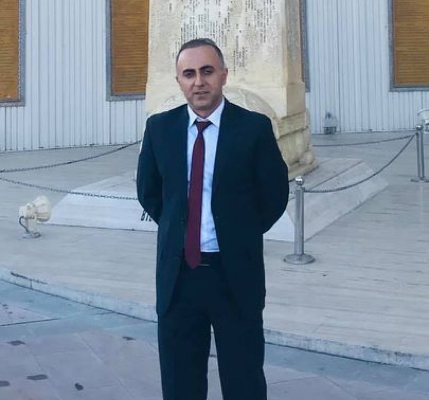 whisperhaber's tweet photo. Diyarbakır'da 1 kilogram uyuşturucu ile yakalanan eski MHP Bitlis Hizan İlçe Başkanı Eyüp Üste: “Ben satıcı değilim, sadece içiyorum.” https://t.co/eoiUfKUFMe