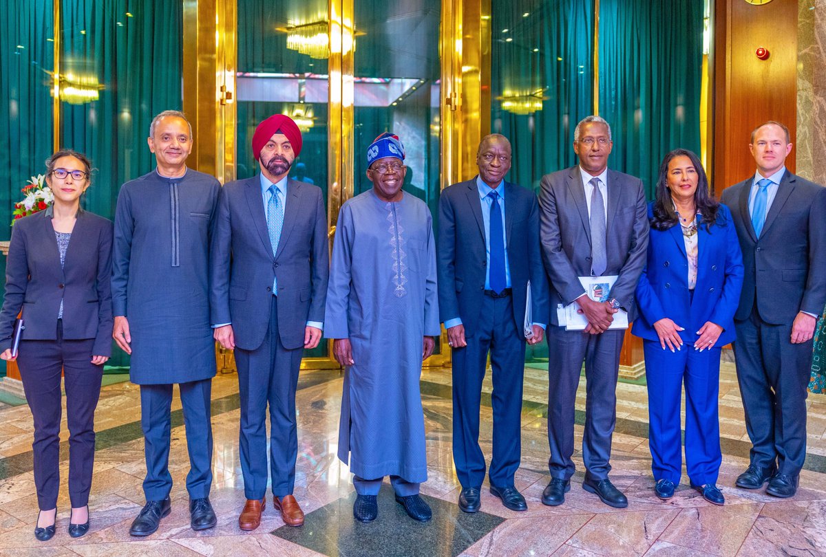 President <a href="/officialABAT/">Bola Ahmed Tinubu</a> today received a visit from a <a href="/WorldBank/">World Bank</a> delegation led by its President, Mr. Ajay Banga, at the Presidential Villa, Abuja. 
#AsoVillaToday