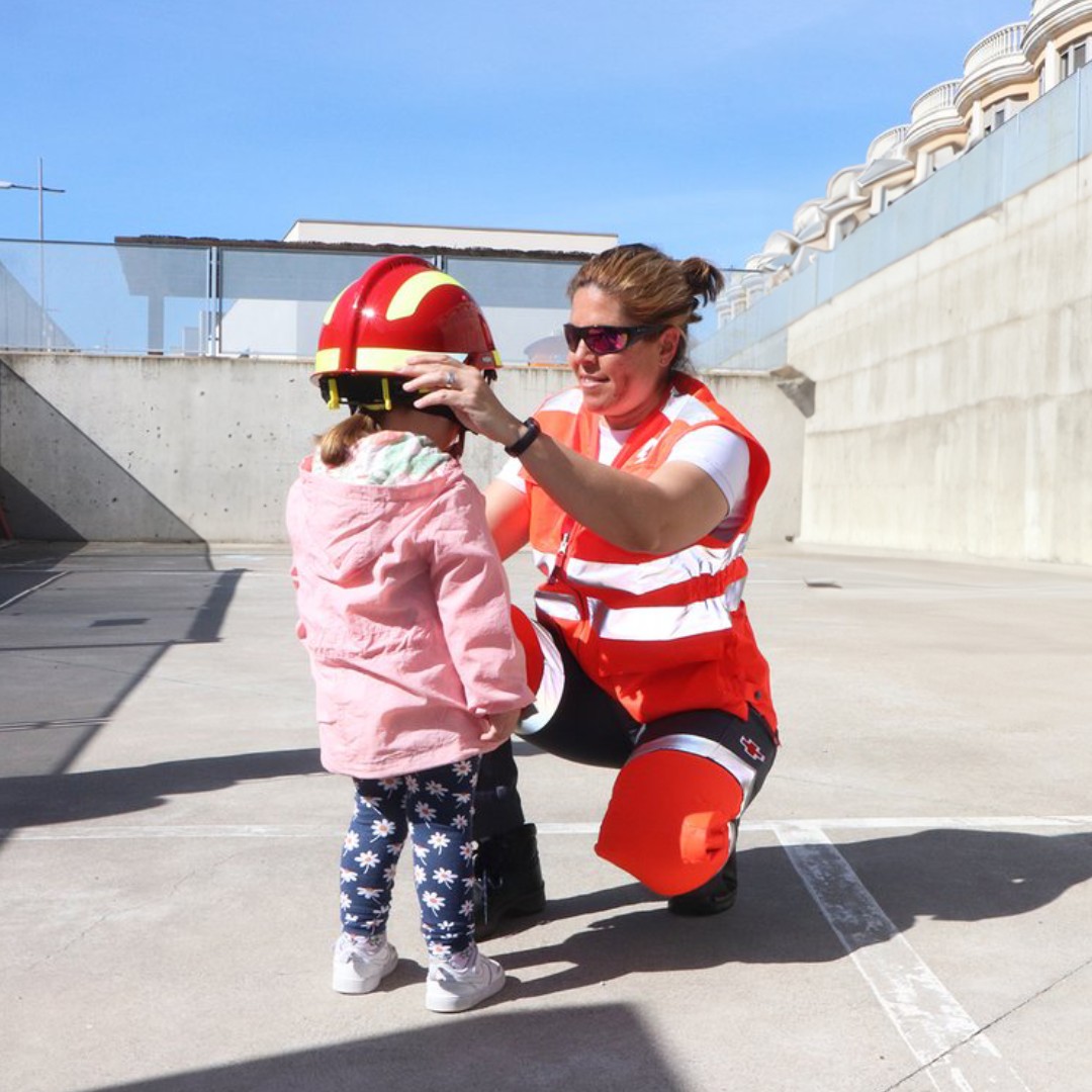 CruzRojaEsp's tweet photo. Queremos que los niños y niñas conozcan desde edades tempranas la importancia de nuestro trabajo. https://t.co/W5q87zXCzb