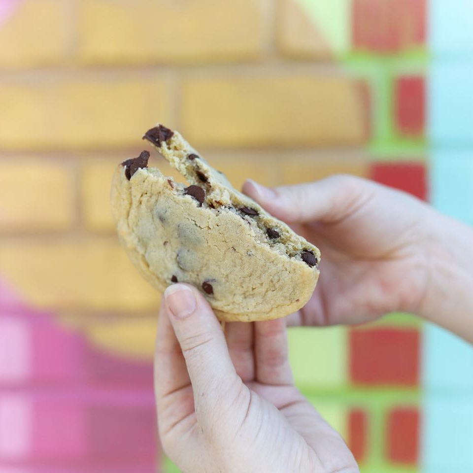 It's #NationalChocolateChipCookieDay and we're celebrating with @_mamannyc_, @ravenhookbakehouse, @beejscookies and @the_creamery_at_union_market 🍪 tell us your favorites in the comments!