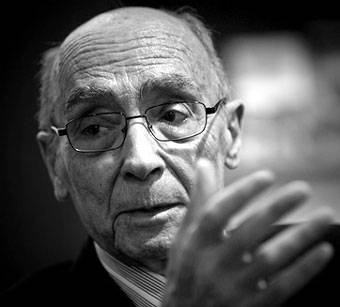 fuedicho's tweet photo. "Los únicos interesados en cambiar el mundo son los pesimistas, porque los optimistas están encantados con lo que hay". 
José Saramago 
#Fuedicho https://t.co/373iX96AXG