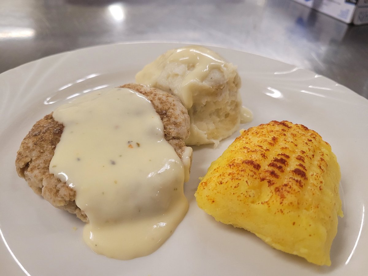 cyberchef67's tweet photo. We are off &amp; running with our flavorful dignity program. Our staff is behind it 100% as shown by these photos. Biscuits, Sausage Gravy, Bacon, &amp; Scrambled Eggs. Country Fried Steak, Mashed Potatoes,  Gravy, &amp; Roasted Corn.@nolafoodguy https://t.co/w82jPWzoan