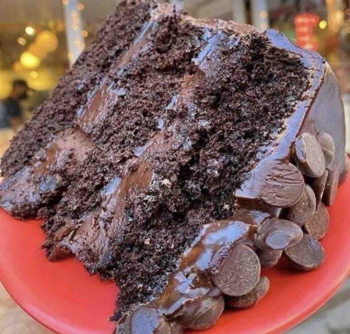 Guarromantico_'s tweet photo. El chocolate no resolverá tus problemas, pero una ensalada tampoco. https://t.co/SiOqbJlFtB