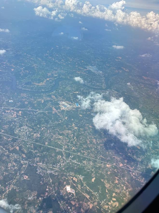 Cr6899's tweet photo. today is friday, start to relax on the weekend #NewYork #usa #Plane https://t.co/m4fe09jFOx