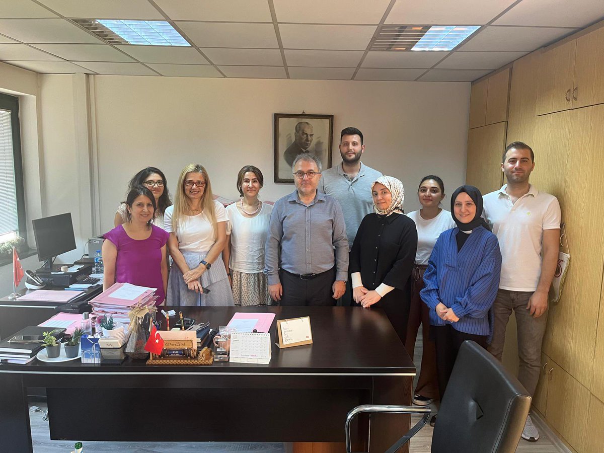 Bursa Barosu Başkanı Av.Metin Öztosun,  Hazine avukatlarını ziyaret etti. Ziyarette mesleğin ve kamu avukatlarının sorunları konuşuldu.