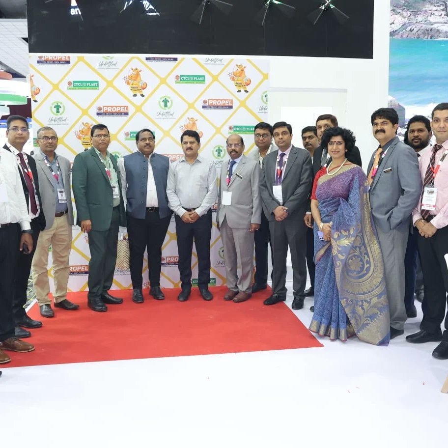 iocl_pbd's tweet photo. Shri.E.Venkat Narsimha Reddy,Vice Chairman &amp; Managing Director,TSIIC and Shri.D.Chandra Shekhar, Additional Development Commissioner, MSME-DFO, Govt. of India; visited #IndianOil's stall at #HiPLEX 2023. Mr. Reddy praised the team, "Very good work. Keep it up IndianOil!"
(1/2) https://t.co/7panFK8WV9