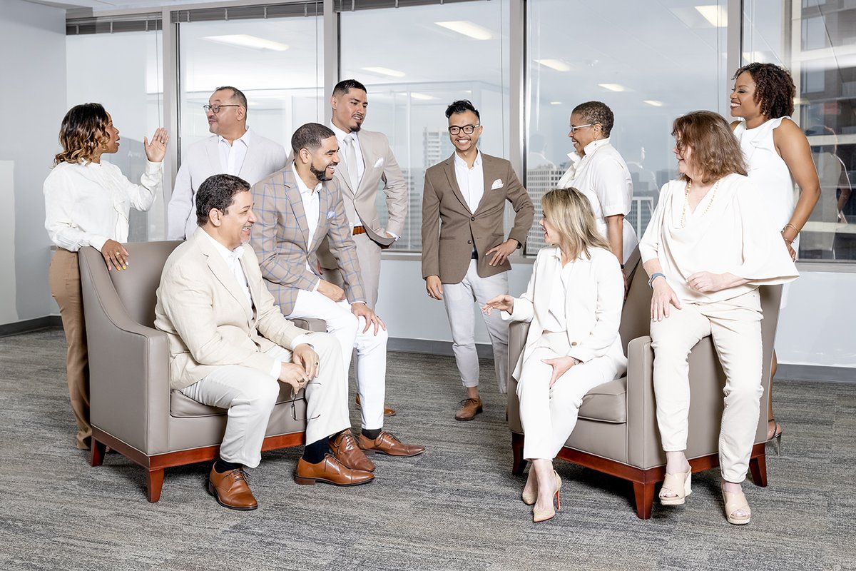 EmileCBrowne's tweet image. Your website needs a new look? Start with new headshots. Book a professional headshot session with us today! #corporateheadshot #businessheadshot #professionalheadshot