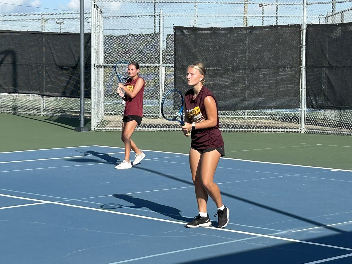DPISD_Tennis's tweet image. The varsity took the win 15-4 over Barbers Hill yesterday!  Our next match will be on Monday 8/7 at DPHS South - 9 a.m. vs Dulles.  🦌 🎾 @Coachtheim @dpisdathletics @DPISD_South