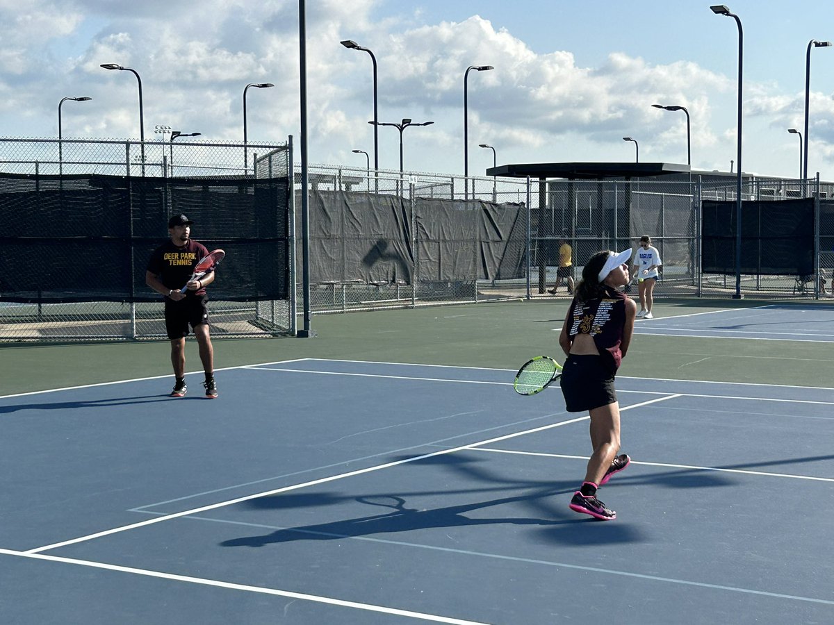 DPISD_Tennis's tweet image. The varsity took the win 15-4 over Barbers Hill yesterday!  Our next match will be on Monday 8/7 at DPHS South - 9 a.m. vs Dulles.  🦌 🎾 @Coachtheim @dpisdathletics @DPISD_South