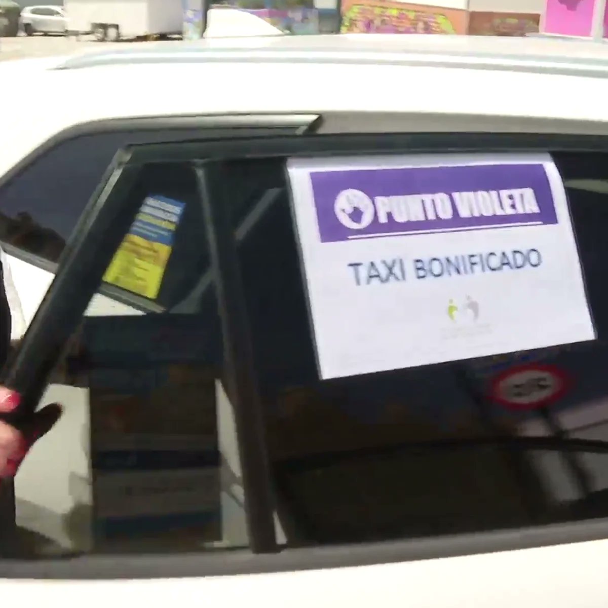 De verdad que alucino con la cantidad de feministas que desconocen (o fingen desconocer 🙄) los privilegios que a las mujeres se nos están otorgando en TODOS los ámbitos.
Desde formación exclusiva o con preferencia, hasta pilates subvencionado o taxis gratis por las fiestas...