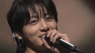 vminiecats's tweet photo. — Traducción del discurso de despedida de Jungkook en el concierto de Yoongi. 

• #JUNGKOOK🐰: “Estoy aquí en el concierto de Suga hyung hoy para felicitarlo y actuar junto a él. ¡Nuestros ARMY son todos tan grandes cantantes! ¡Los escuché en el backstage! (+) https://t.co/mopEHwoXpA