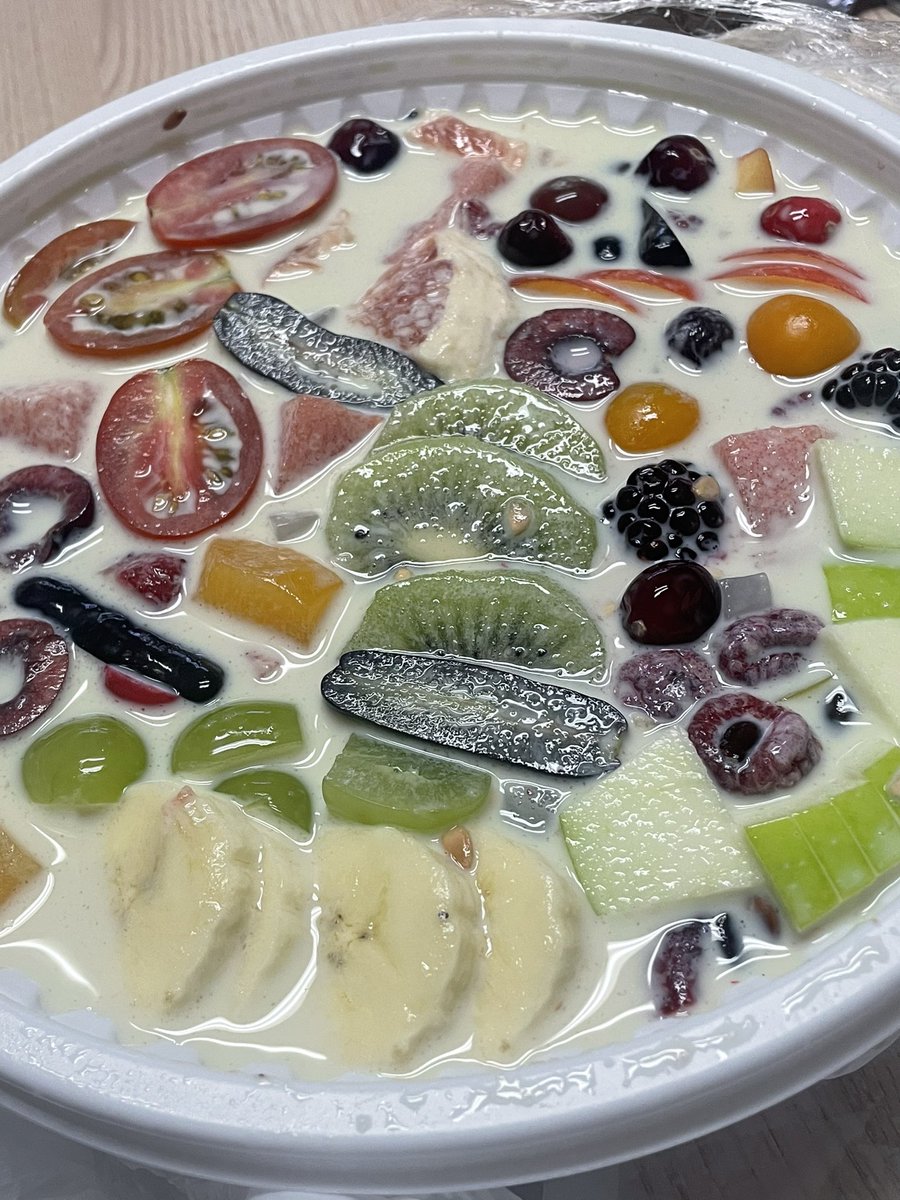 serodozer's tweet photo. 입맛 없을 땐 
화채 한바가지 https://t.co/fyBO1bk7Hu
