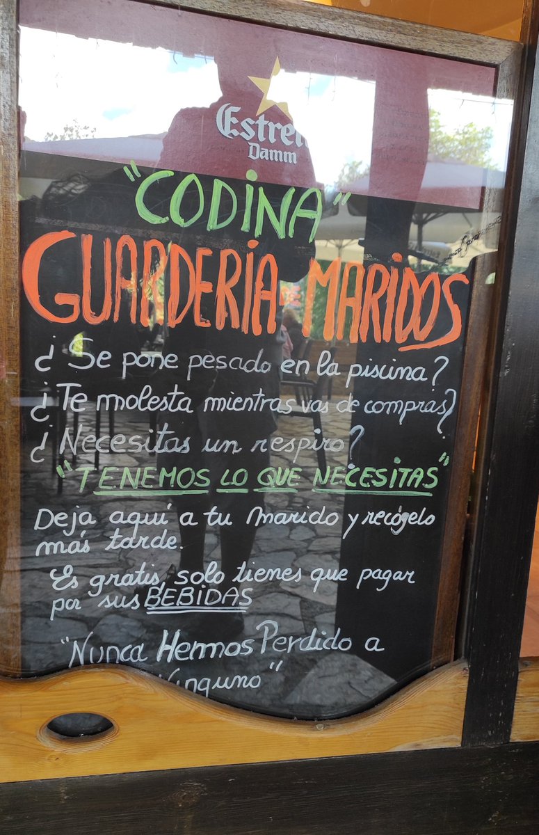 Niushh's tweet photo. "guarderia de maridos" @etfelicitofill https://t.co/FMjQso55MF