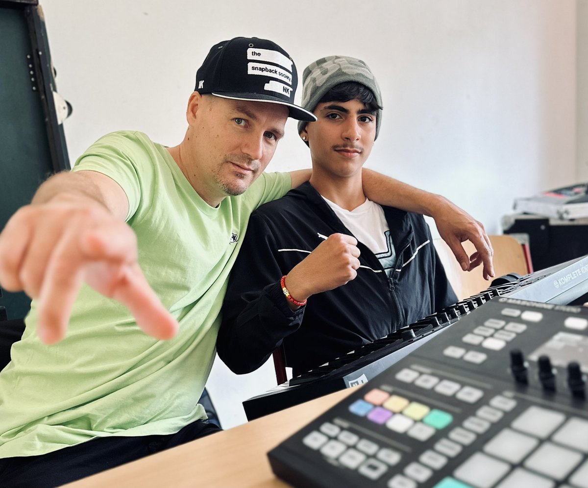 sleepwalkerHH's tweet photo. #beatmaking #workshop @NI_News 👊 #hiphopgang https://t.co/UWoUs89ylG