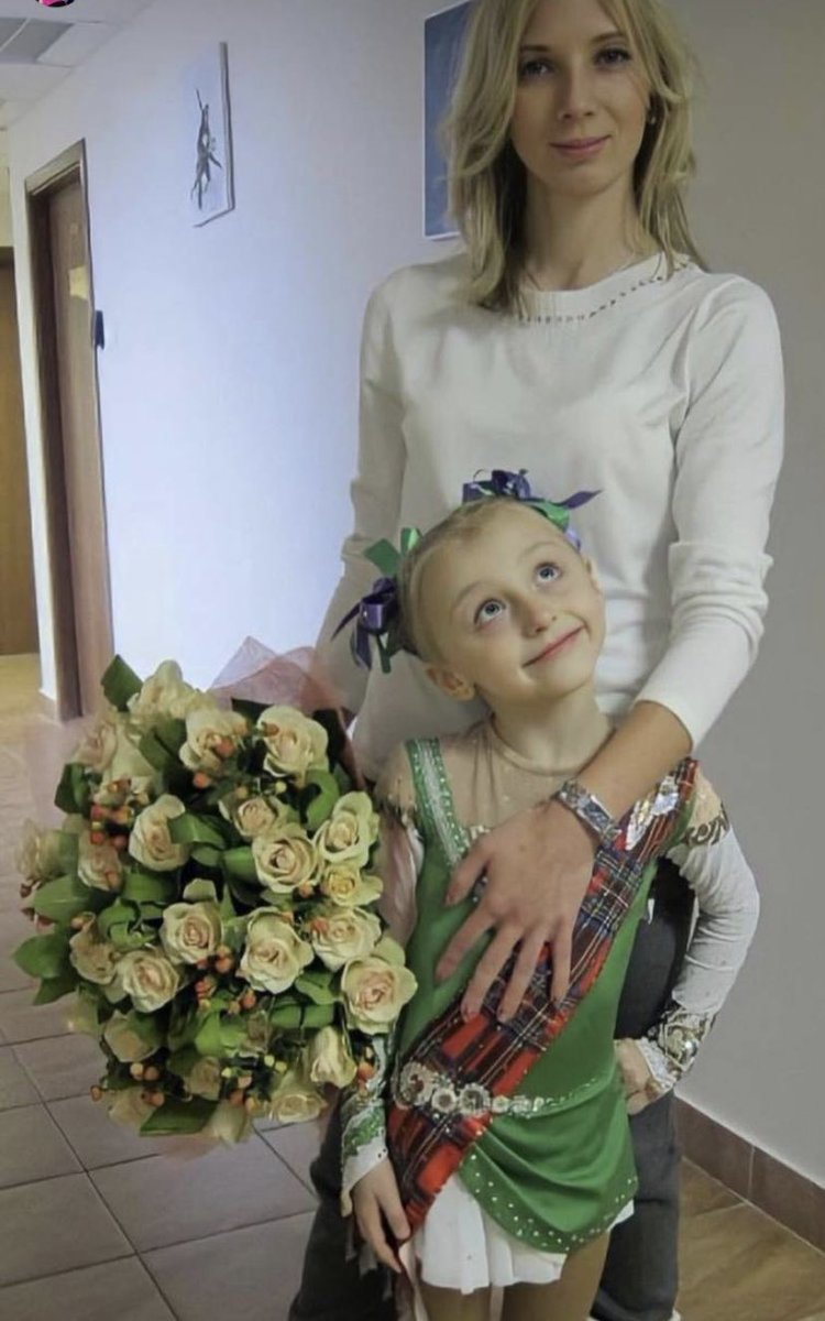 С Днем Рождения эту солнечную девочку 🥳🤍 Пусть все получится🤞🏻