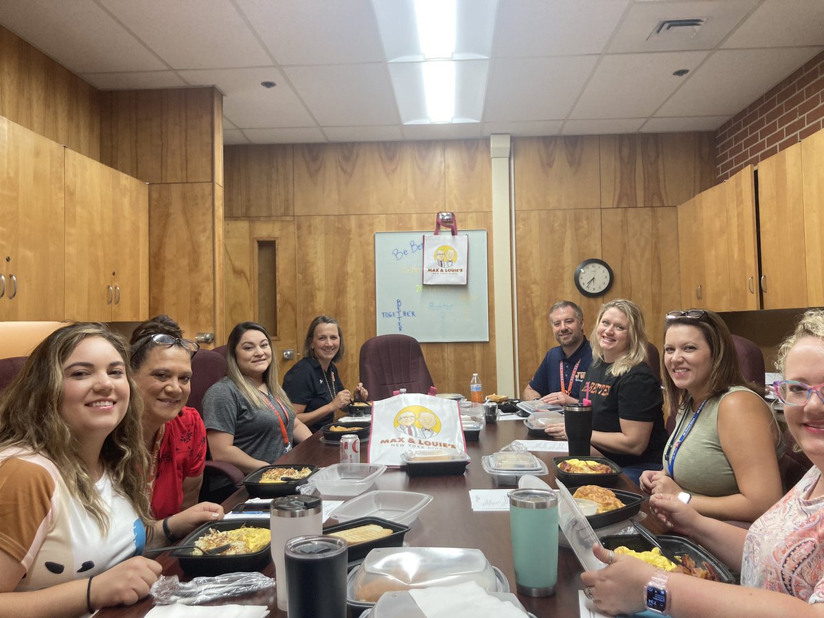 ossurkc54's tweet photo. So excited to serve with this team!!! @BradHenze @woodneisd @WranglerScience https://t.co/Lq29TnDsKJ