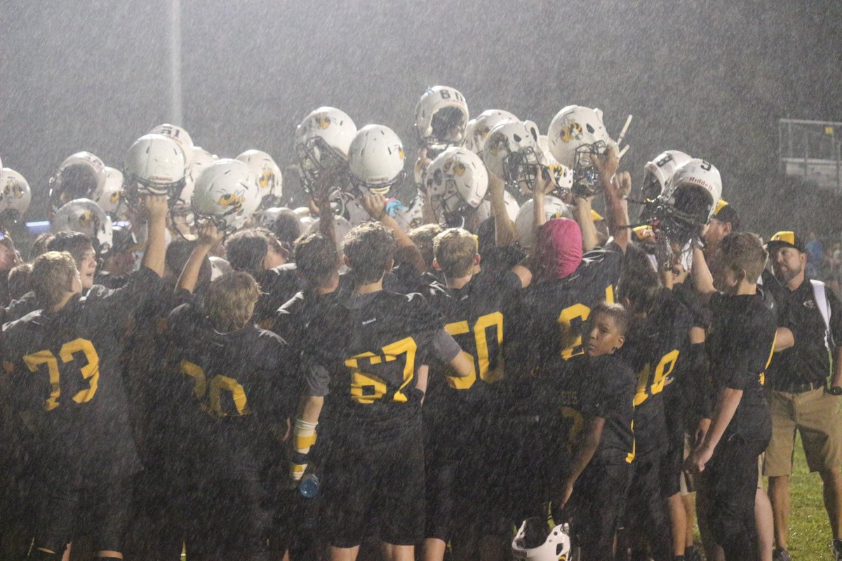 CoachDeeJones's tweet image. Hard Fought win last night Gentlemen!  All the work you put in, paid off last night!  Now, let’s get ready for week 2! #DoYourJob #JacketsFootball #WeAreUpperman