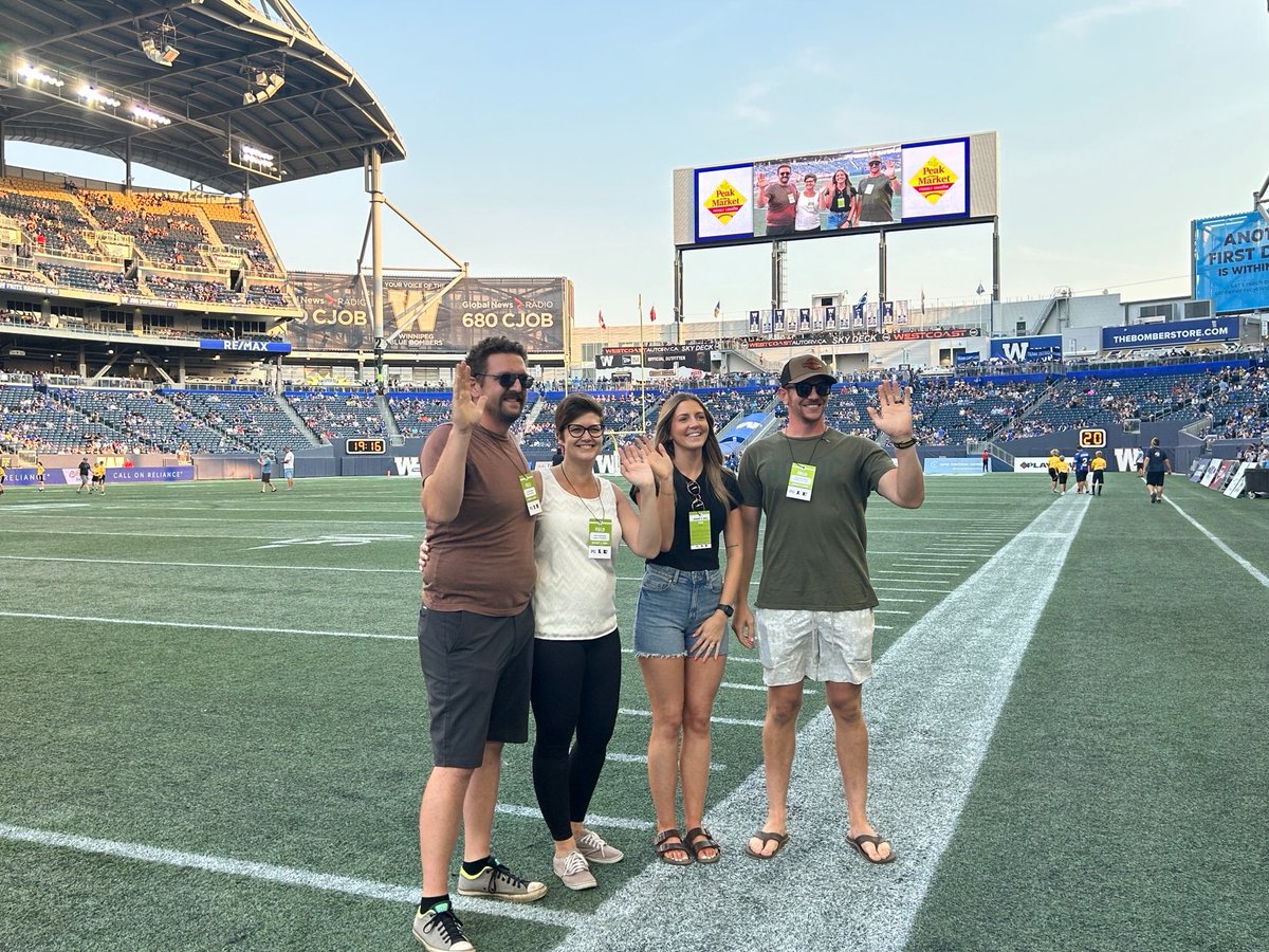 PeakoftheMarket's tweet photo. What a GAME👏#ForTheW

Shoutout to the Loewens from Garden Valley Vegetable Growers for being last night's Grower of the Game🥔 It was a fantastic night of football and celebrating local Growers🏈💙 https://t.co/W9Oe1L3dt1
