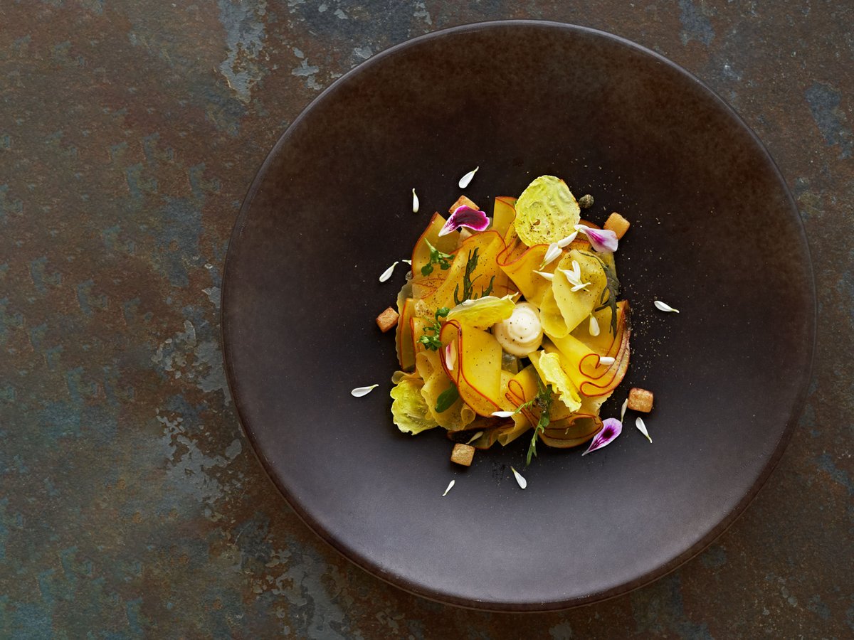 ChenotGroup's tweet image. A pillar of the Chenot health wellness philosophy, we consider detox an essential tool to unleash the body’s self-healing power. But why do we need to detox? Learn in our blog post: chenot.com/blog/reasons-f… 

#chenot #chenotmethod #health #healthpromotion #wellness #chenotdiet